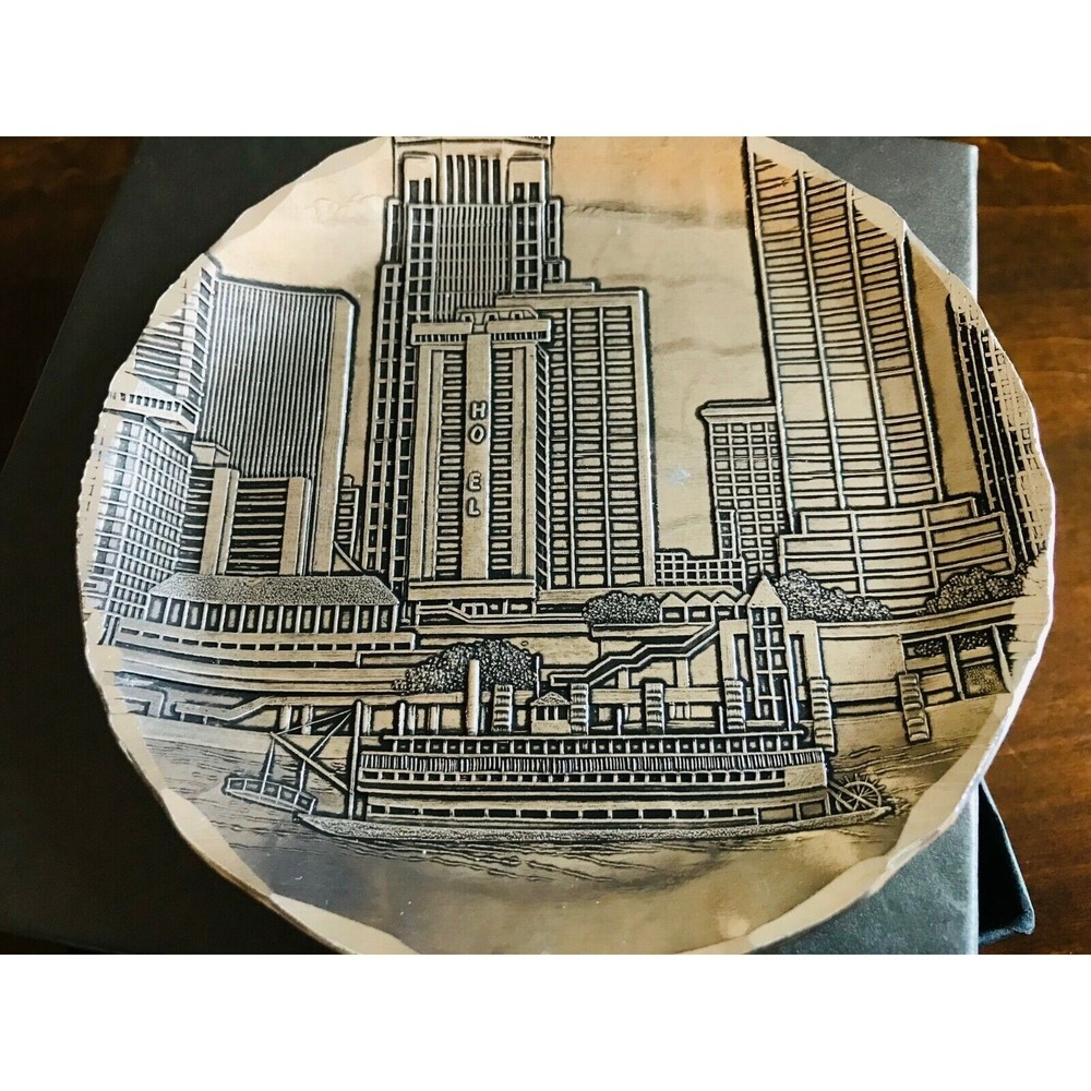 Wendell August "My Hometown Collection" Louisville KY Collectors 4½" Plate